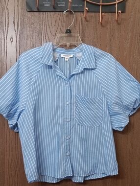New beachlunchlounge Blue and White Vertical Stripe Shirt| Size Medium